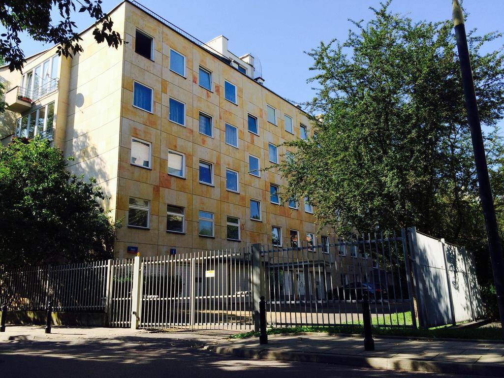 Lovely Garden Flat near Royal Park Warschau Exterior foto